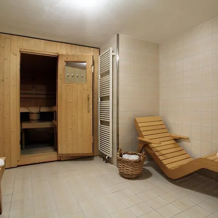 فندق Collina